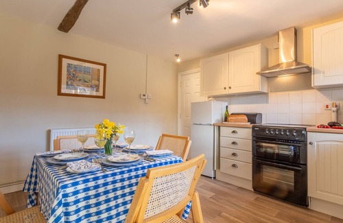 West Rudham Casa | Relax in this handsome brick and pantile cottage, set within the grounds of the owner's estate in th