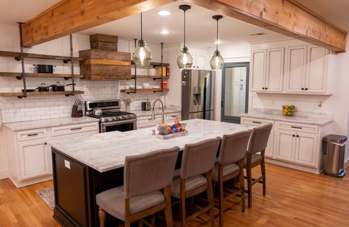 Memphis Casa | Relax in this peaceful and spacious house, exclusively for you and your group!