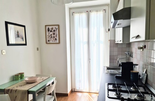 Parella Apartamento | Relax in this quiet space just a stone's throw from Tesoriera Park.