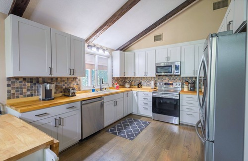Blacksburg Casa | Relax in this serene, spacious home near Downtown Blacksburg, perfect for up to 10 guests year-round