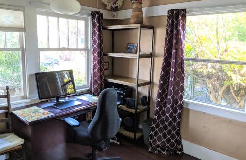 Albany Casa | Relax in unpretentious peaceful and authentic house with public transportation cafes and U of Berkeley close by