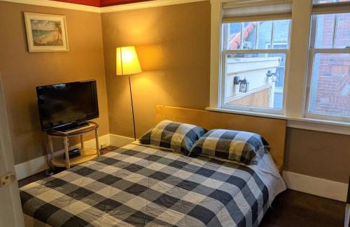 Albany Casa | Relax in unpretentious peaceful and authentic house with public transportation cafes and U of Berkeley close by
