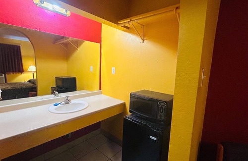 Sulphur Hotel | Relax Inn By OYO Sulphur Hwy 90