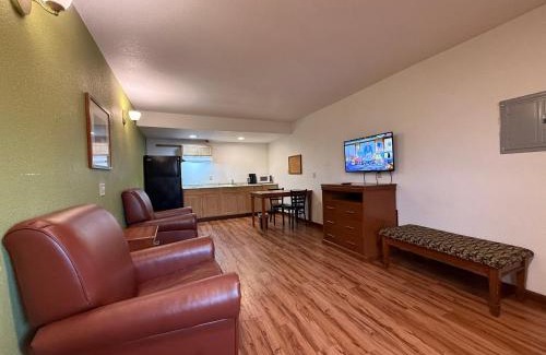 Mattoon Hotel | Relax Inn & Suites