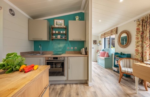 East Rudham Casa | Relax into this stunning, specially adapted lodge set within the old stables on the owner’s farm in