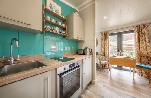 East Rudham Casa | Relax into this stunning, specially adapted lodge set within the old stables on the owner’s farm in