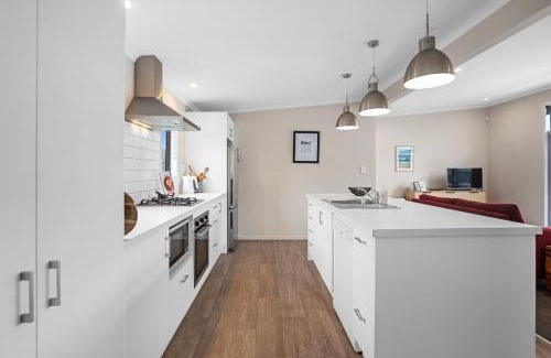 Waihi Beach Casa | Relax on Dillon - Waihi Beach Holiday Home