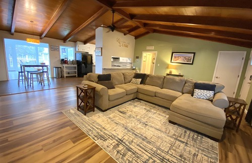 Inman Casa | Relax on Lake Bowen at our spacious 3-bedroom retreat