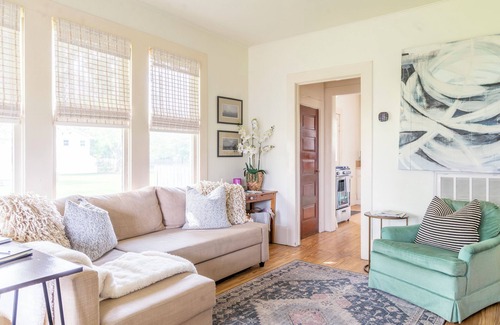 La Grange Casa | Relax on the Porch Swing | Walk to La Grange Square | Water Street Bungalow