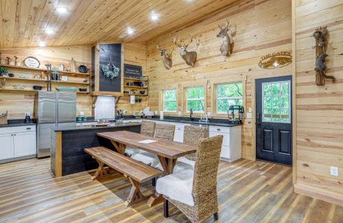 Mountain View Casa | Relax on the River Modern Mountain View Escape!