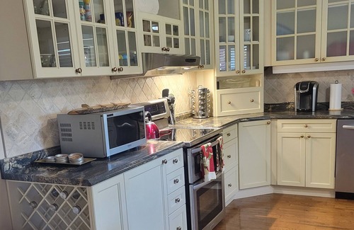 Fort Erie Casa | Relax or Play at Apple Orchard Lane.
