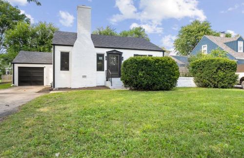 Joliet Casa | Relax & Play - 4BR Home with Game Room for Family & Outdoor Area