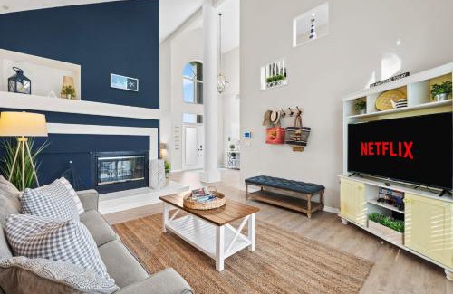 Trailer Estates Casa | Relax & Play Luxe 3 BR Escape w Pool & Games