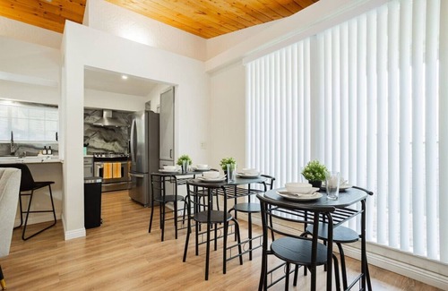 Beverly Green Casa | Relax & Play: Private Modern Stay & Chef's Kitchen