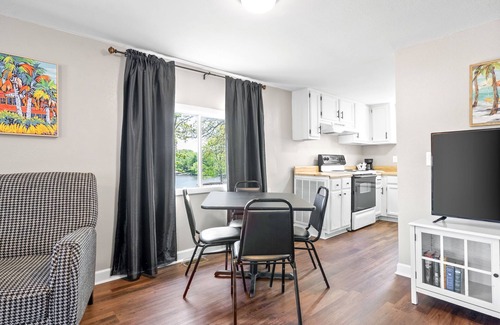 Buchanan Cabina | Relax & Recharge, 2BR/1BA Lakefront Stay with Boat Slip + Pet-Friendly