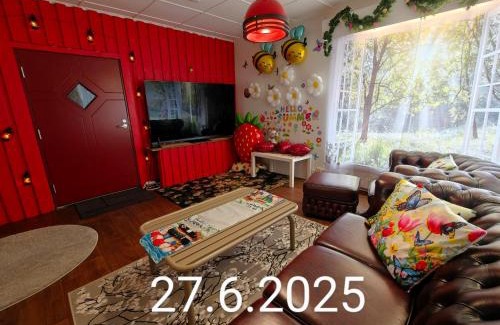 Lantinen District Apartamento | Relax & Recharge - a Unique Suite with a Touch of Luxury - Hot Tub and Sauna Inspired Decor #NOT A REAL SAUNA# Easy City Access - direct train 15 min to city