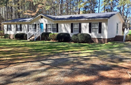 Northeast Raleigh Casa | Relax, Recharge, and Reconnect in Style – Modern Comfort Meets Small-Town Charm