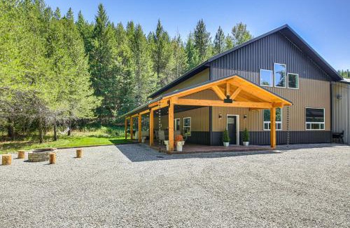 Boundary County Casa | Relax, Reconnect and Explore Modern Idaho House!