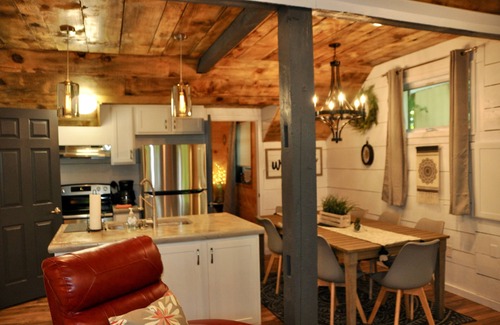 Altmar Cabina | Relax Refresh & Reconnect Lakefront on Autumn Lake, 3min to Salmon River