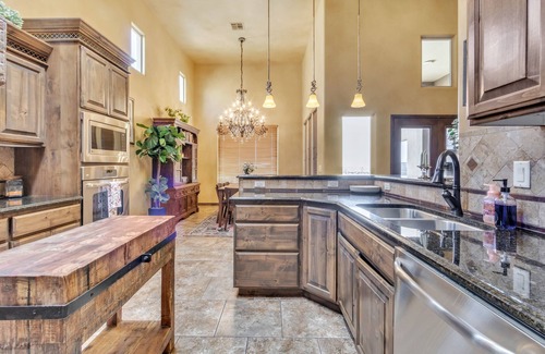 Las Cruces Casa | Relax & Rejuvenate: Pool, Sauna & Gym 3 Bedroom Home by RedAwning