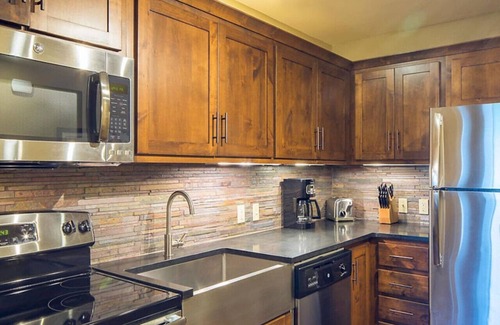 Big Cedars Condominio | Relax surrounded by nature in this 1BD resort condo with resort amenities