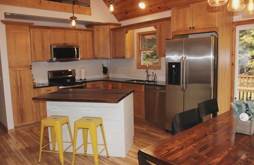 Mears Cabina | Relax, swim, dune, and explore the summer in Silver Lake!