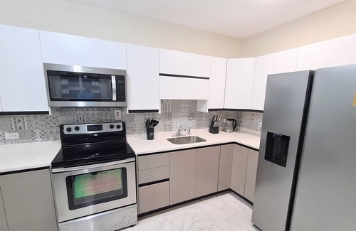 Beverly Hills Apartamento | Relax @ the Lofts Lounge 2B/R lGymlTennis|Views