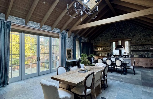 Kerrisdale Casa | Relax, unwind, and feel at home. Your perfect vacation getaway awaits!