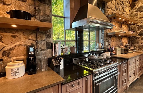 Kerrisdale Casa | Relax, unwind, and feel at home. Your perfect vacation getaway awaits!