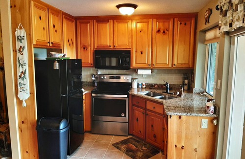 Blairsville Cabaña | RELAX, UNWIND AND RECHARGE IN THE HOT TUB AT THIS MOUNTAIN VIEW COTTAGE