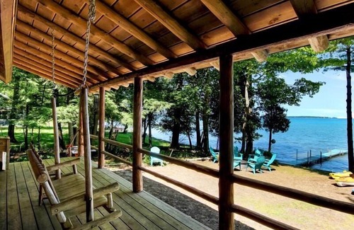 Northport Cabina | Relájese, descanse y recargue en Grand Traverse Bay en Blue Calm