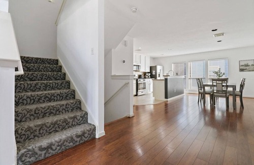 Shady Acres Casa | Relax & Unwind: Cozy Fall Home in The Heights