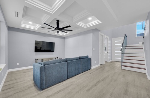 Pharr Casa | Relax + Unwind in this Modern & Spacious Townhome With 2 Car Garage