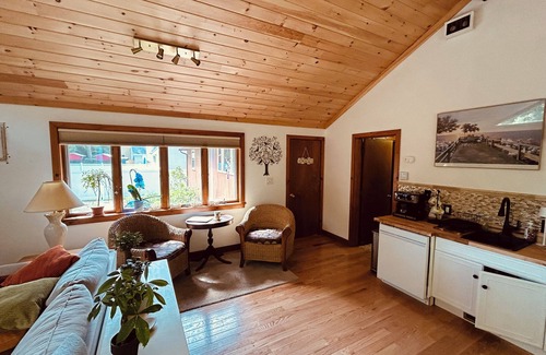 East Falmouth Apartamento | Adorable and very private 1 bedroom 1 bath studio for relaxing