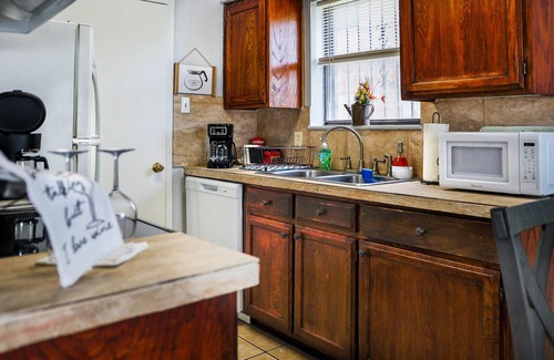 South Arlington Apartamento | Relax, venture, or work, stay w/ comfort close Arlington's finest entertainment