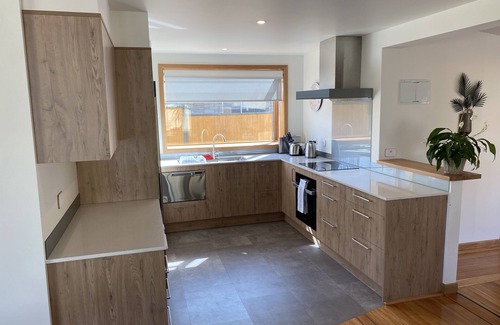 Okitu Casa | Relax@Wainui Beach Stay