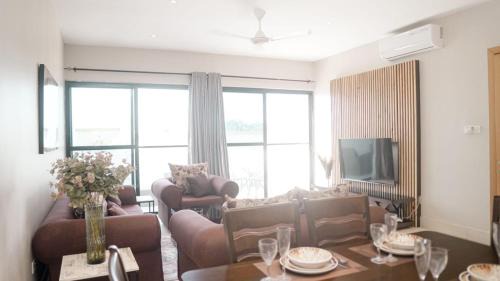 Kerr Serign Apartamento | Relax Water Front Serviced Apartment (Three Bedroom)