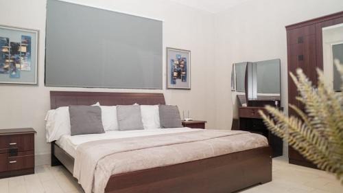 Kerr Serign Apartamento | Relax Water Front Serviced Apartment (Three Bedroom)