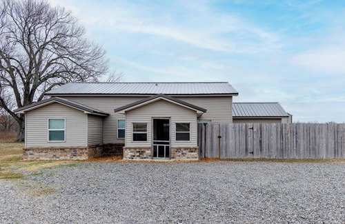Birdeye Casa | Relax with the whole family as you visit a small town in Arkansas.