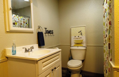 Birdeye Casa | Relax with the whole family as you visit a small town in Arkansas.