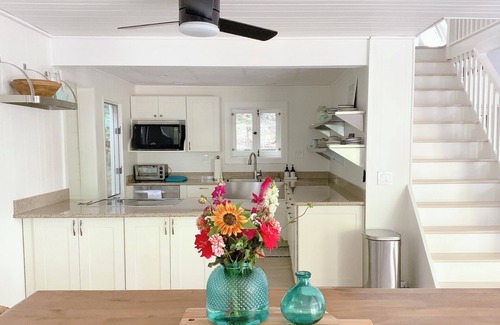 Markesan Casa | Relax with the whole family at this sweet lakefront cottage on big Green Lake.