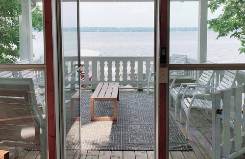 Markesan Casa | Relax with the whole family at this sweet lakefront cottage on big Green Lake.
