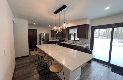 Syracuse Casa | Relax with the whole family, peaceful and in the woods on 6 beautiful acres.
