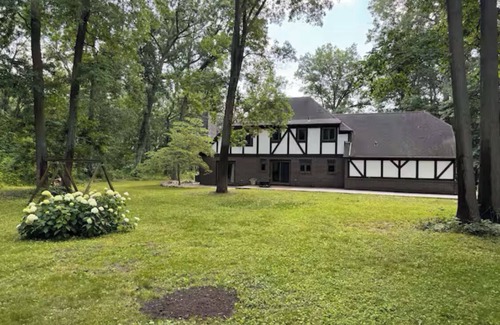 Syracuse Casa | Relax with the whole family, peaceful and in the woods on 6 beautiful acres.