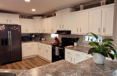 Navarre Casa | Relax with your family or friends at this peaceful place to stay .