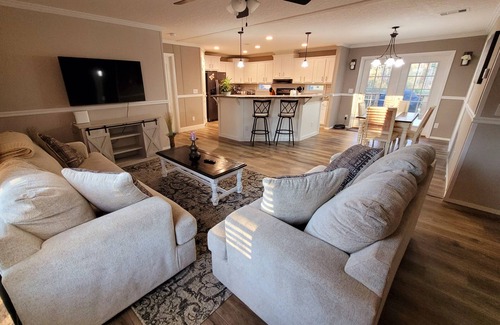 Navarre Casa | Relax with your family or friends at this peaceful place to stay .