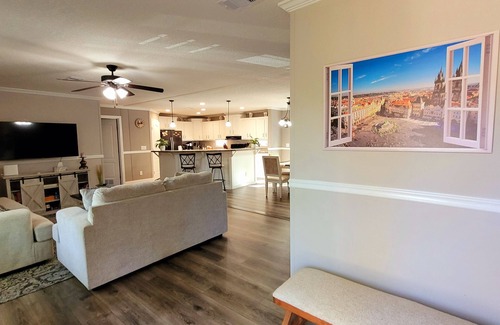 Navarre Casa | Relax with your family or friends at this peaceful place to stay .