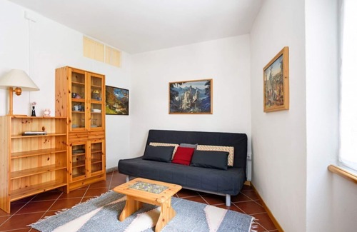 Vassena Apartamento | Relax a stone's throw from the lake! Apt with garden!
