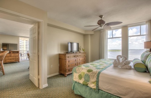 Fort Myers Beach Hotel | Relaxation Awaits: Ocean-View Suites w/ Full Kitchens