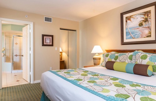 Fort Myers Beach Hotel | Relaxation Awaits: Ocean-View Suites w/ Full Kitchens